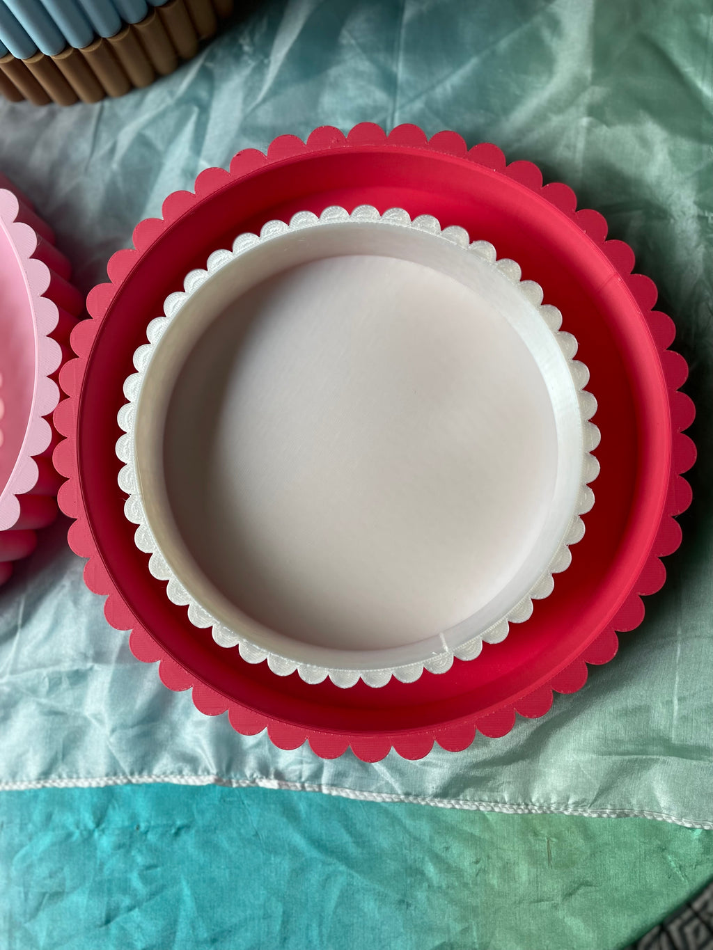 Scallop Round Trays