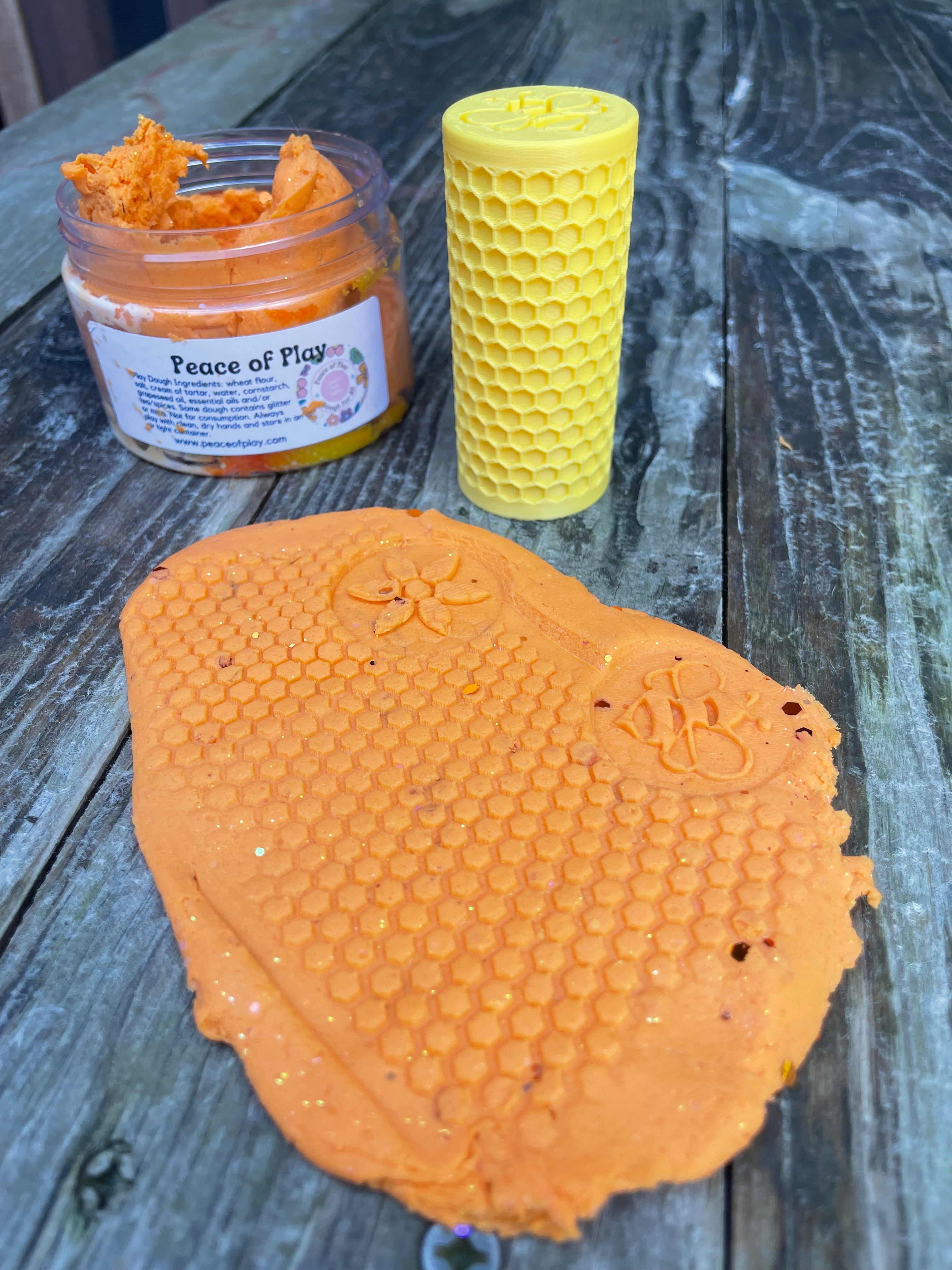 Bee & Honeycomb Dough Roller