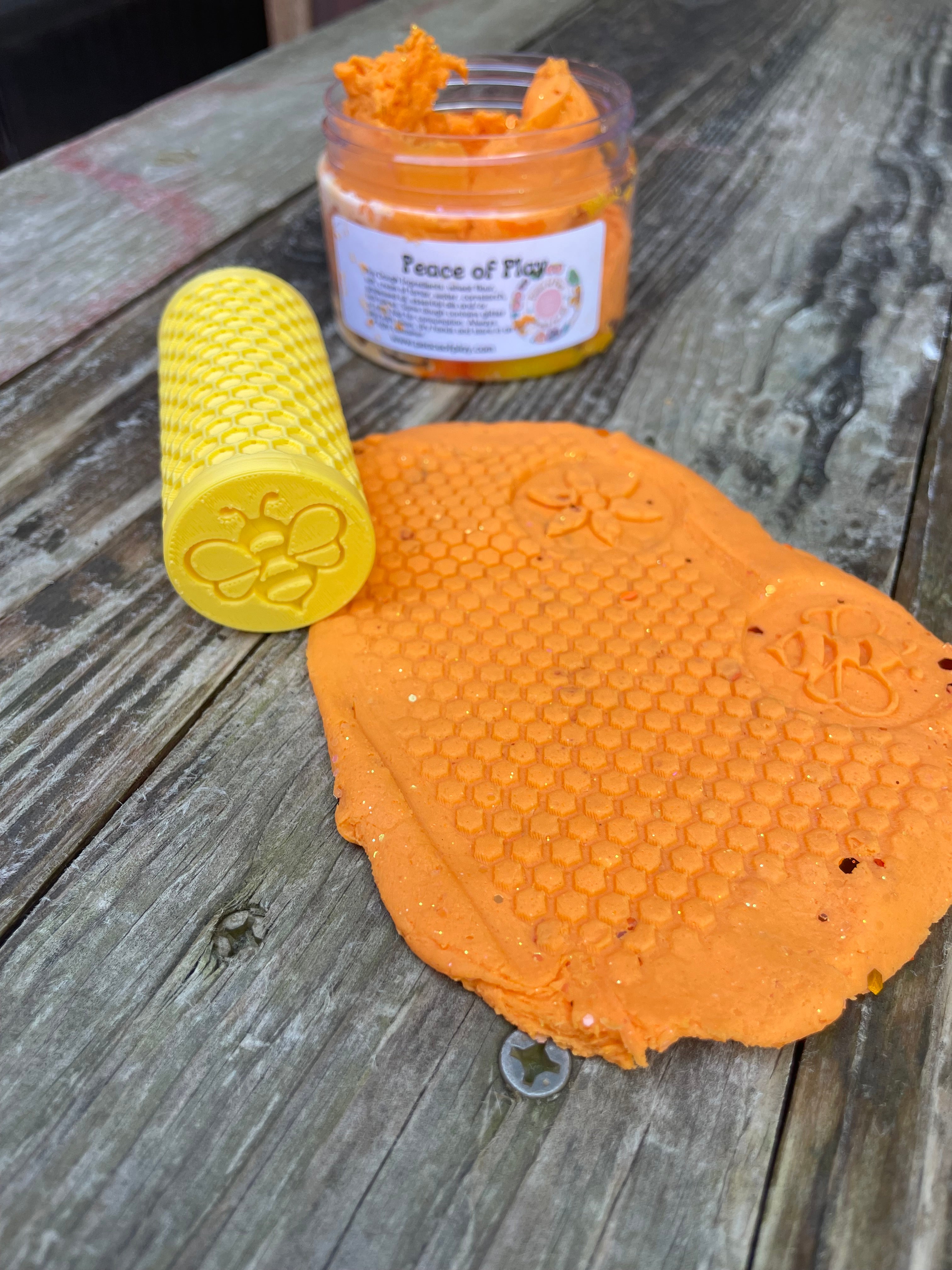 Bee & Honeycomb Dough Roller