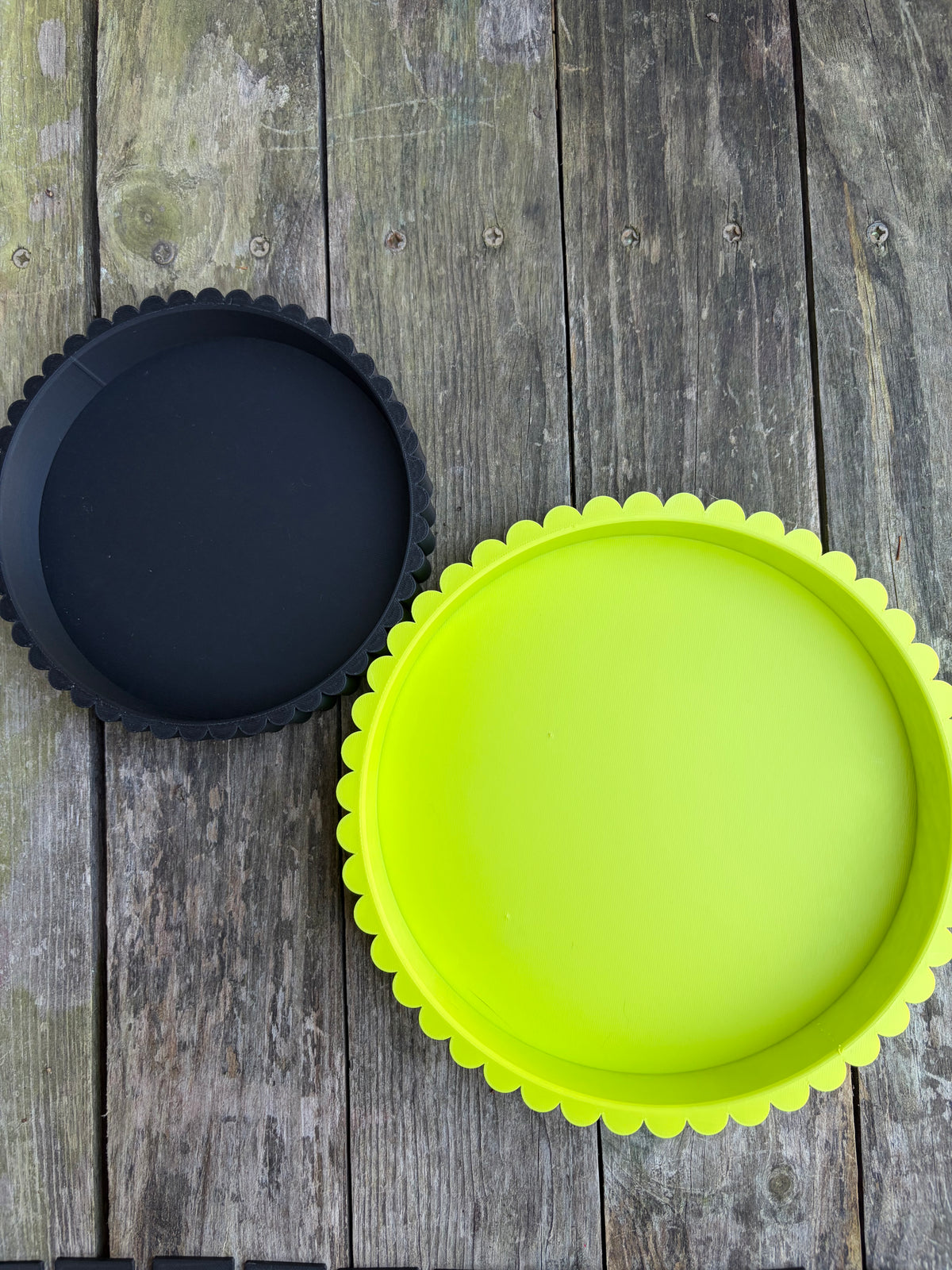Scallop Round Trays