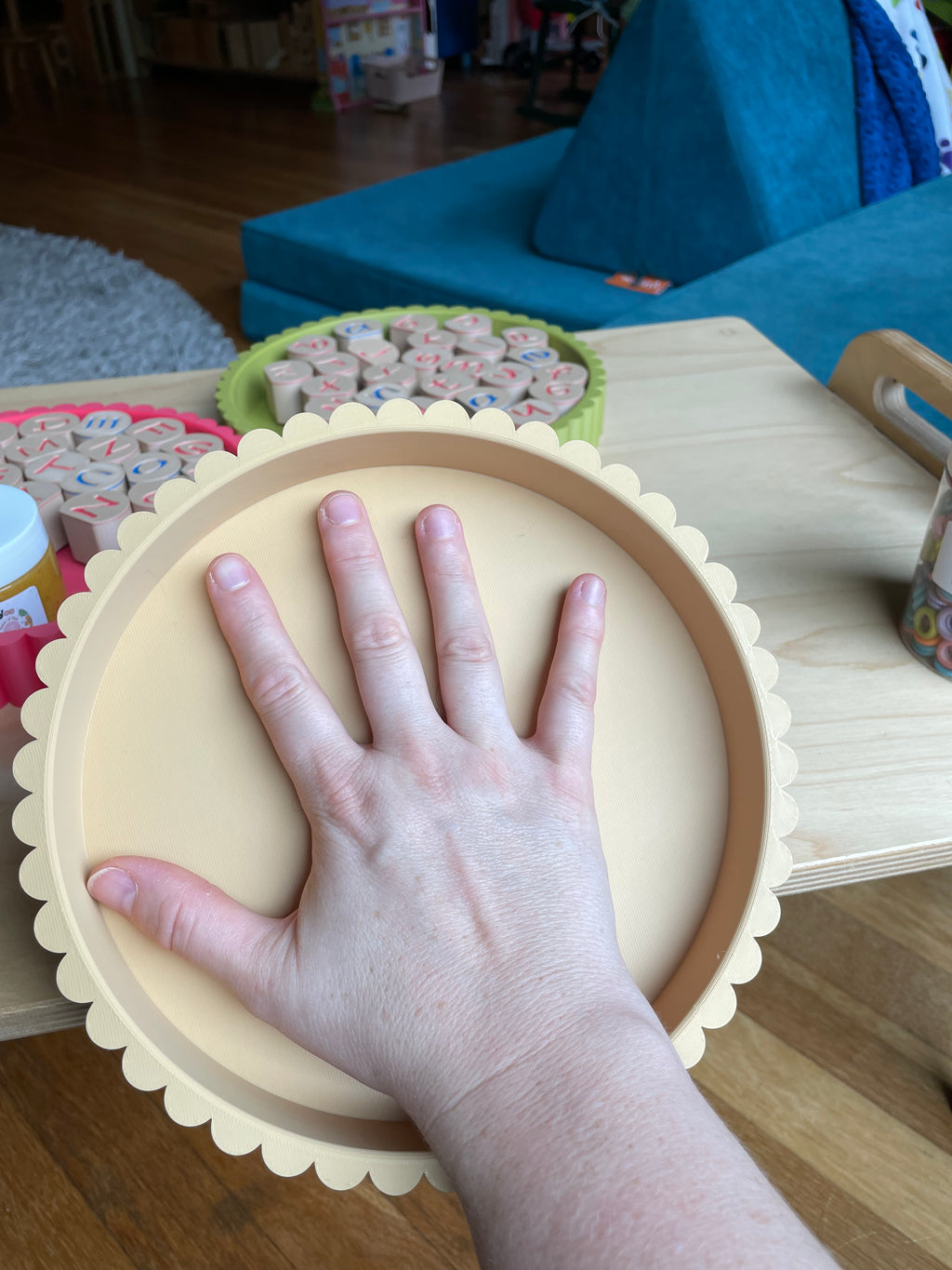 Scallop Round Trays