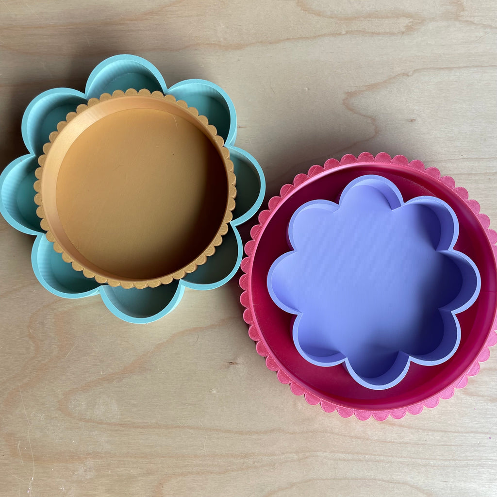 Scallop Round Trays