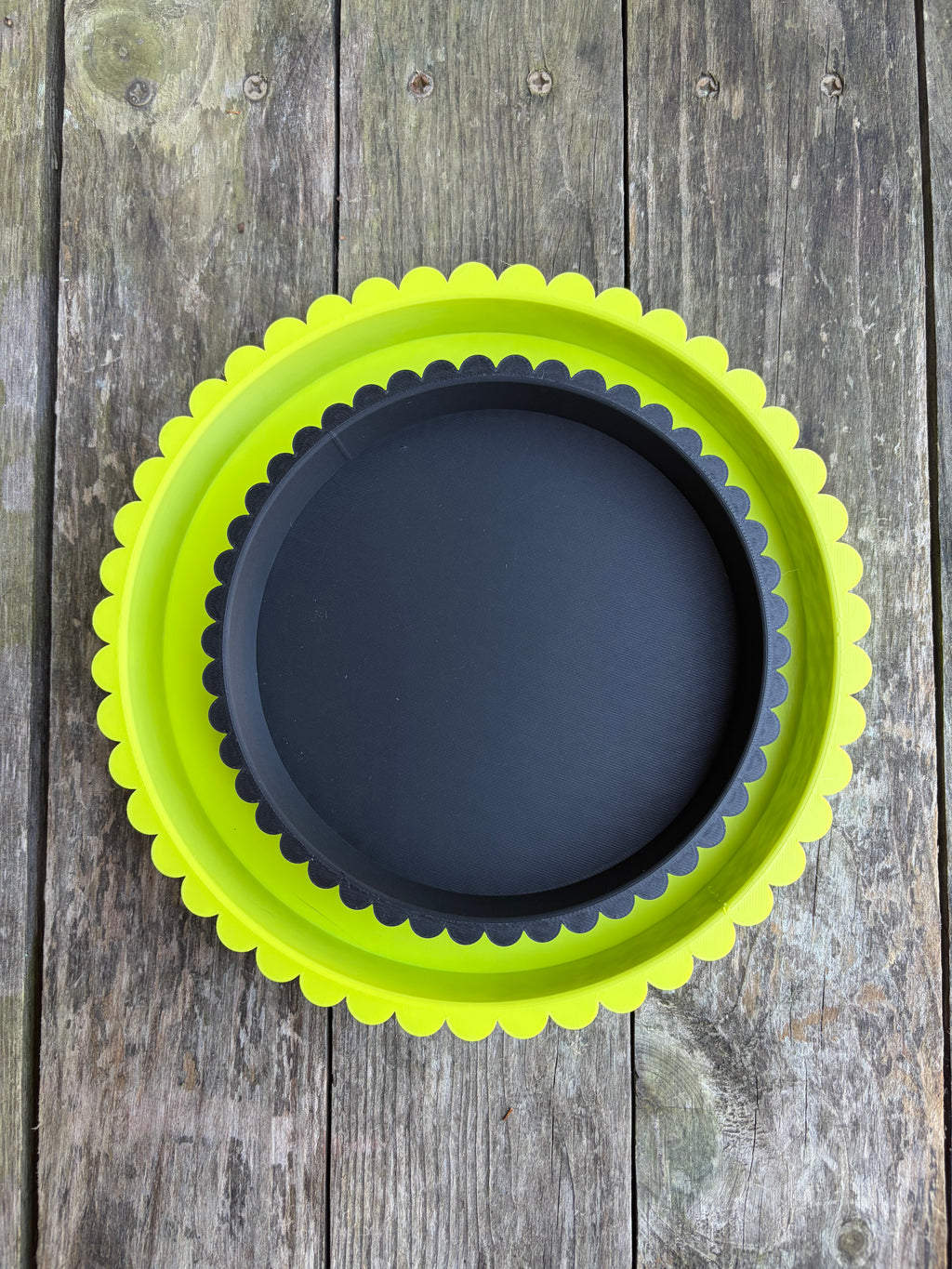 Scallop Round Trays